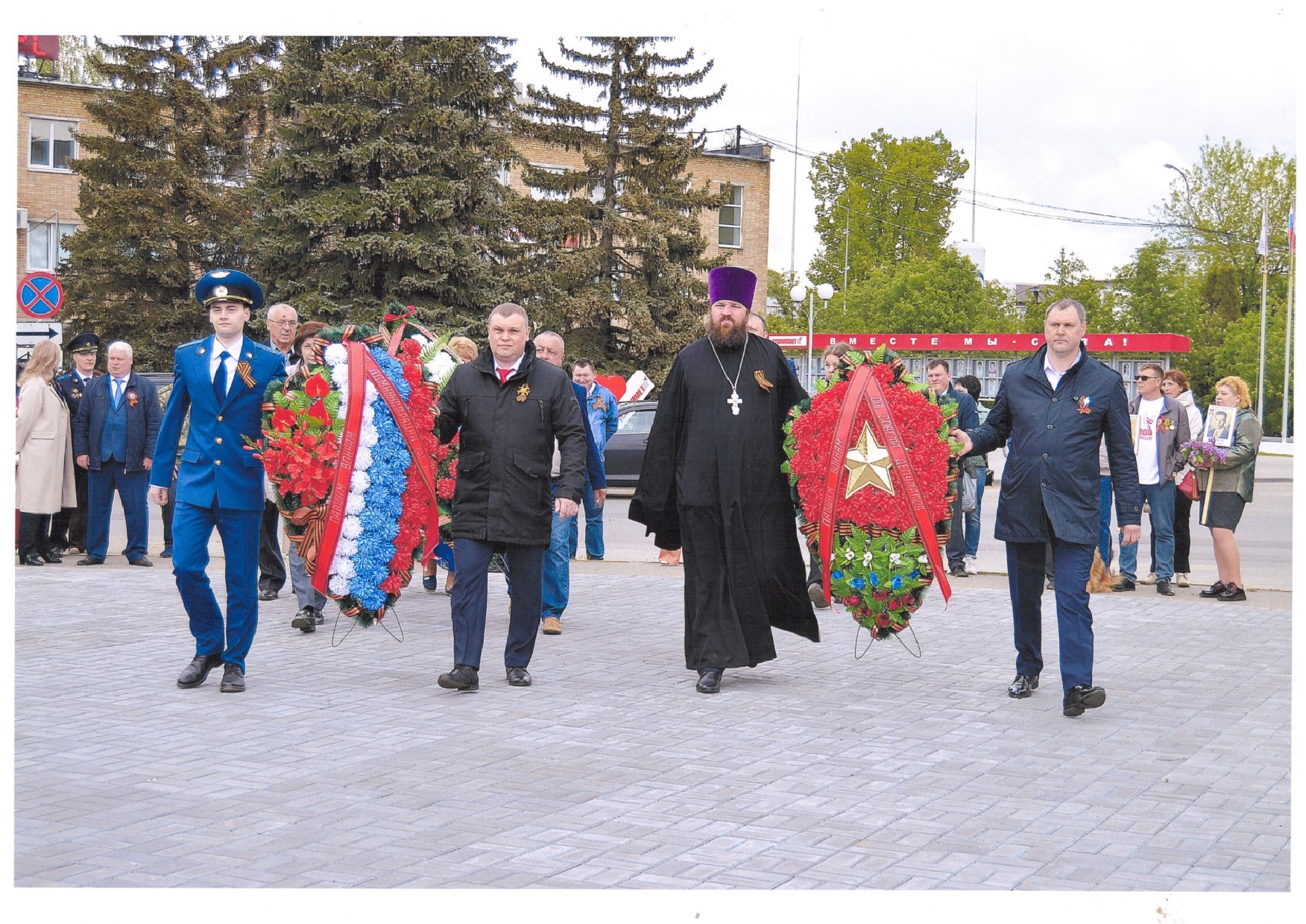 Церемония возложения венков к мемориалу на ул. Восстания 09.05.2025 фото Ю.С.Клементьев
